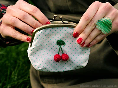 Petit sac au motif de cerises — The French Factory, photographie de Guillaume Louyot