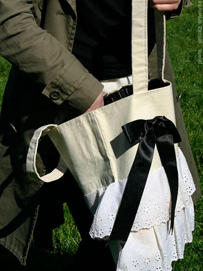 Sac porté à l’épaule — The French Factory, photographie de Guillaume Louyot