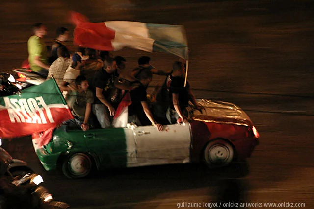 Voiture aux couleurs italiennes — Naples et ses environs, Guillaume Louyot