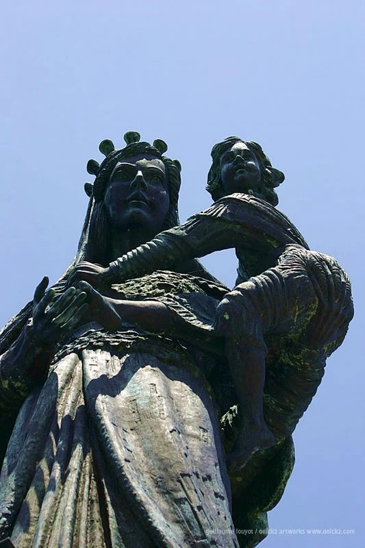 Statue vue en contre-plongée — Naples et ses environs, Guillaume Louyot