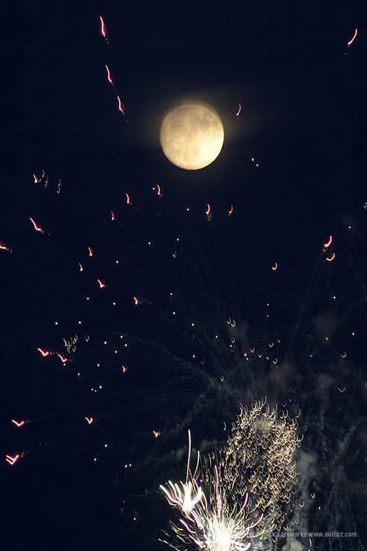 Feu d’artifice et lune — Naples et ses environs, Guillaume Louyot