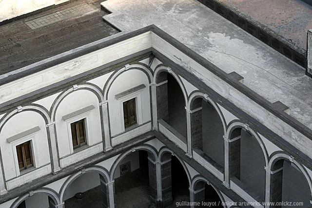 Cour intérieure à arcades — Naples et ses environs, Guillaume Louyot