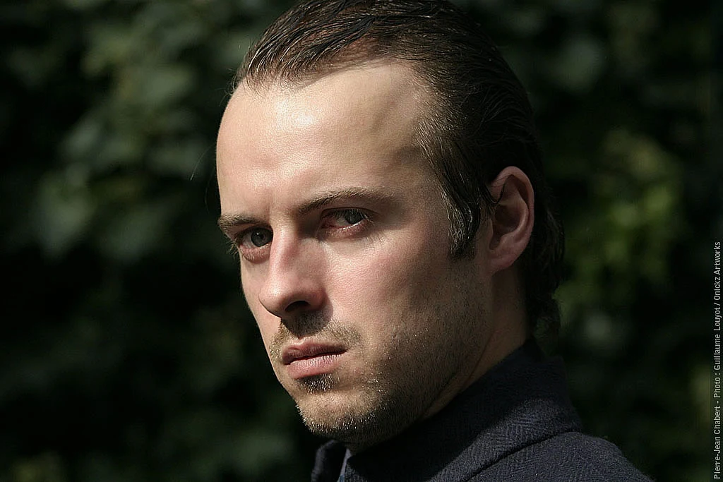 Pierre-Jean Chabert — portrait de profil en extérieur
